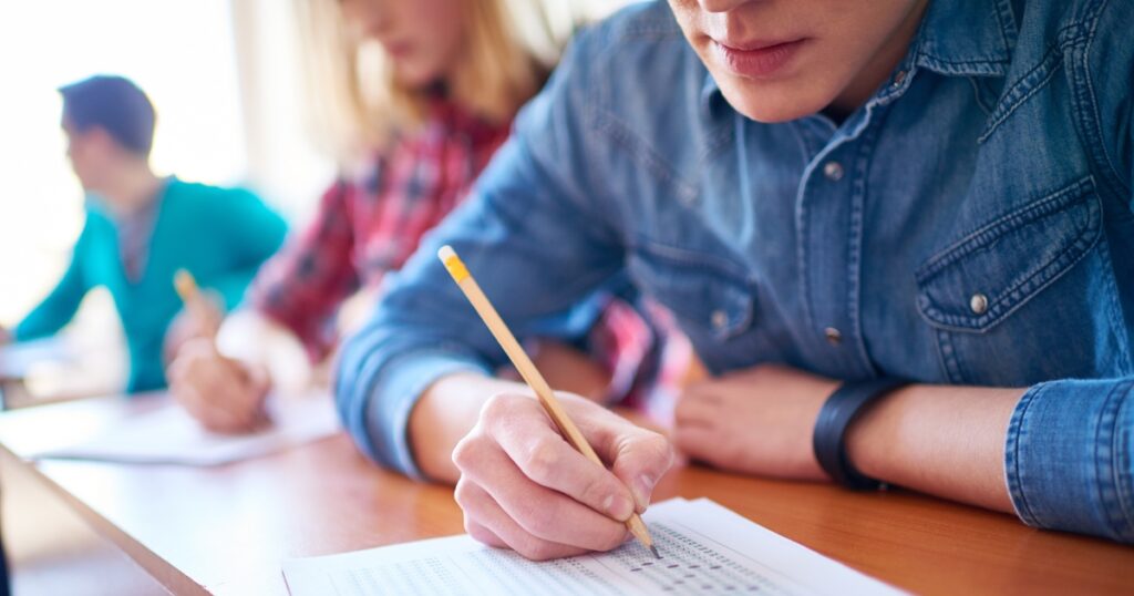 留学の目的から探す_試験対策留学