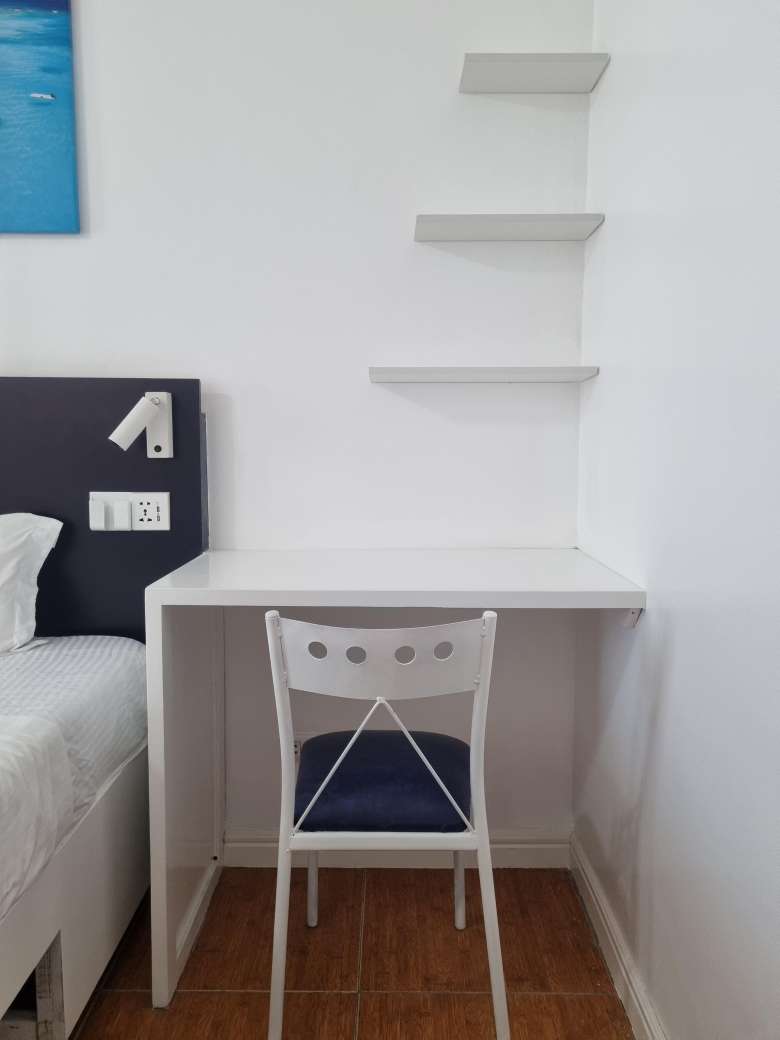 Cebu Blue Ocean Academy寮の机