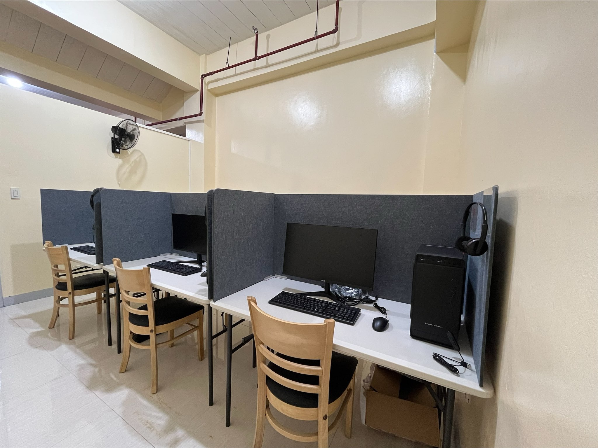 PINES_IELTSパソコンルーム