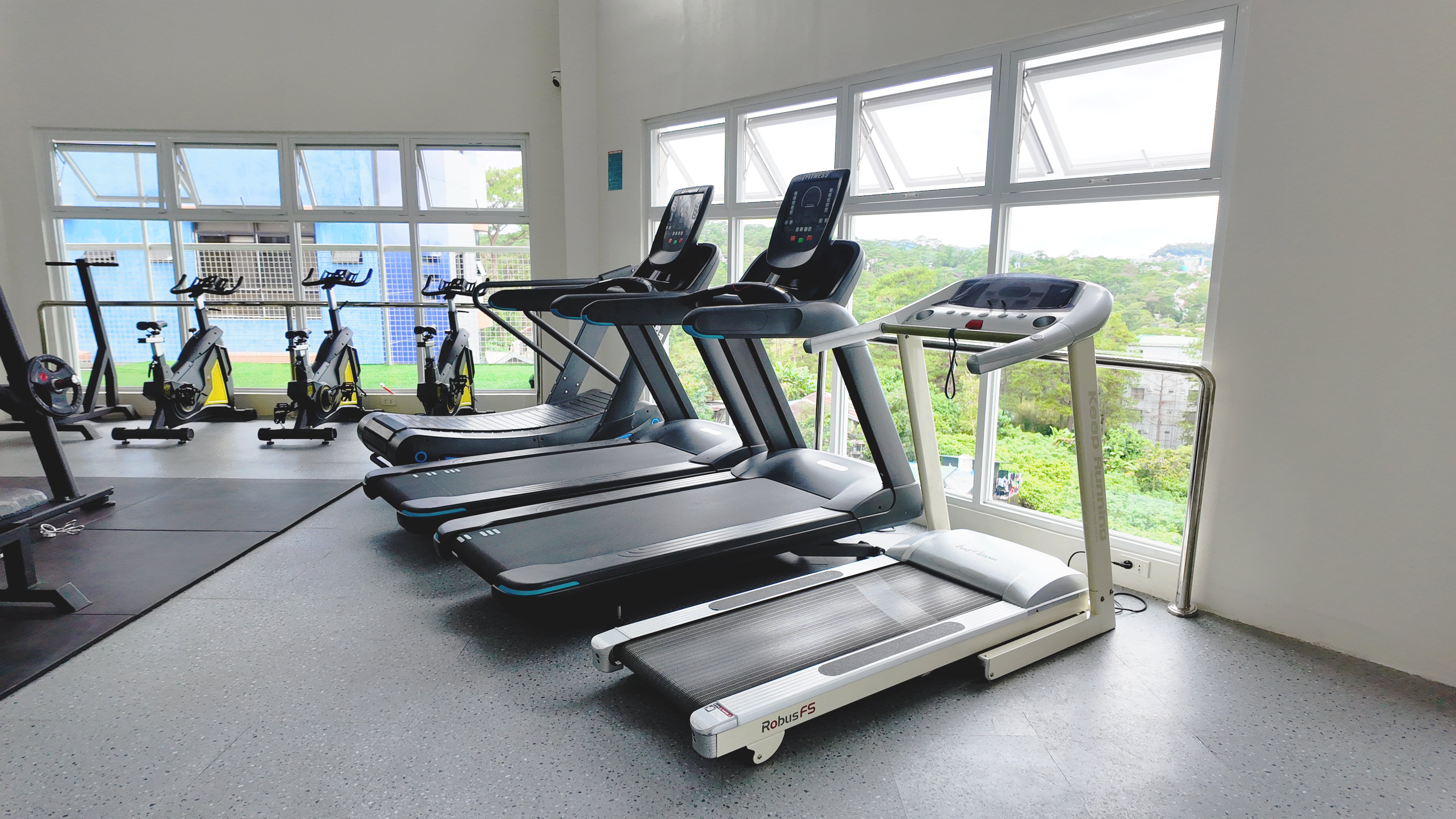 PINESメインジム