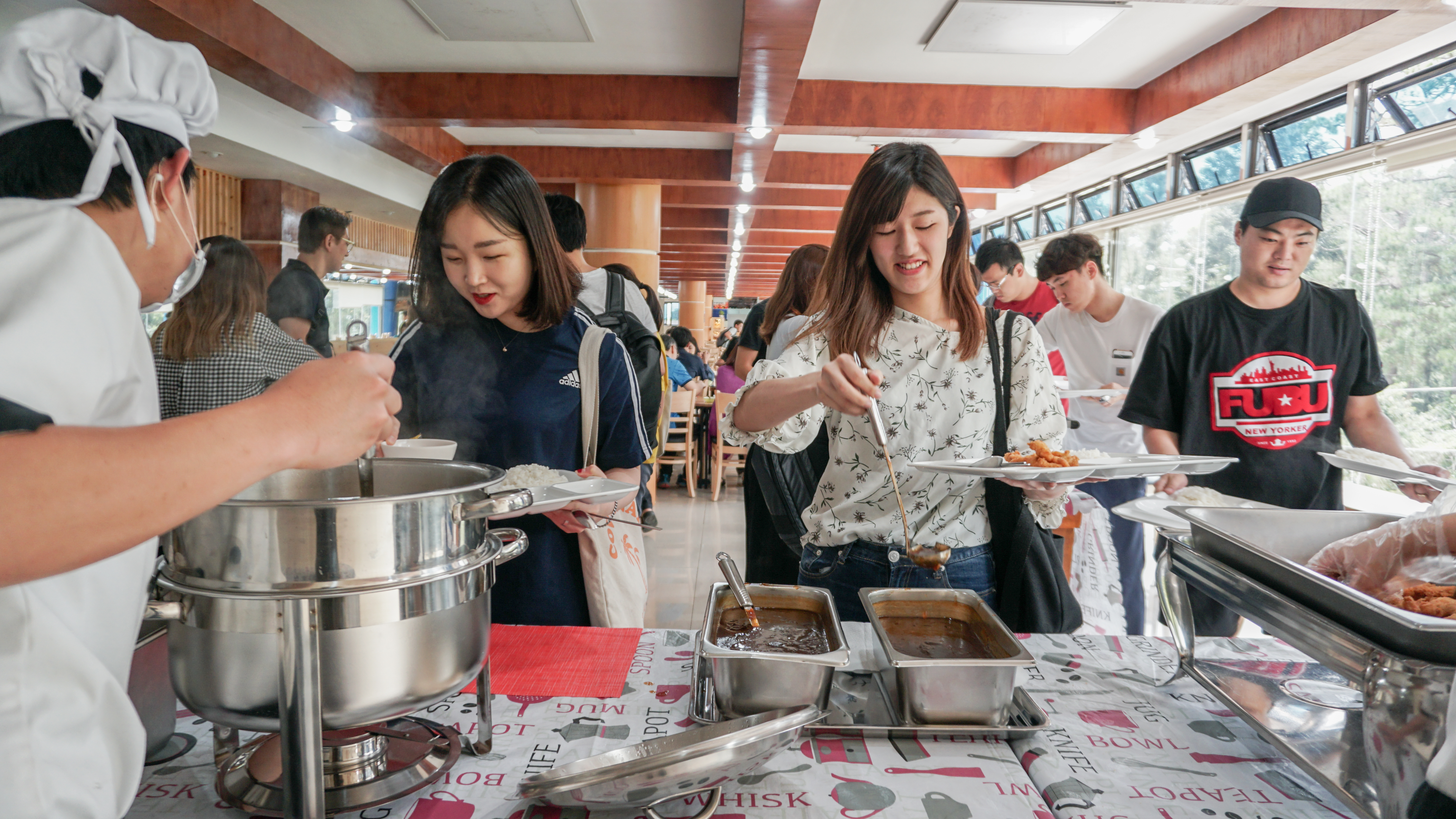 PINESメイン食事