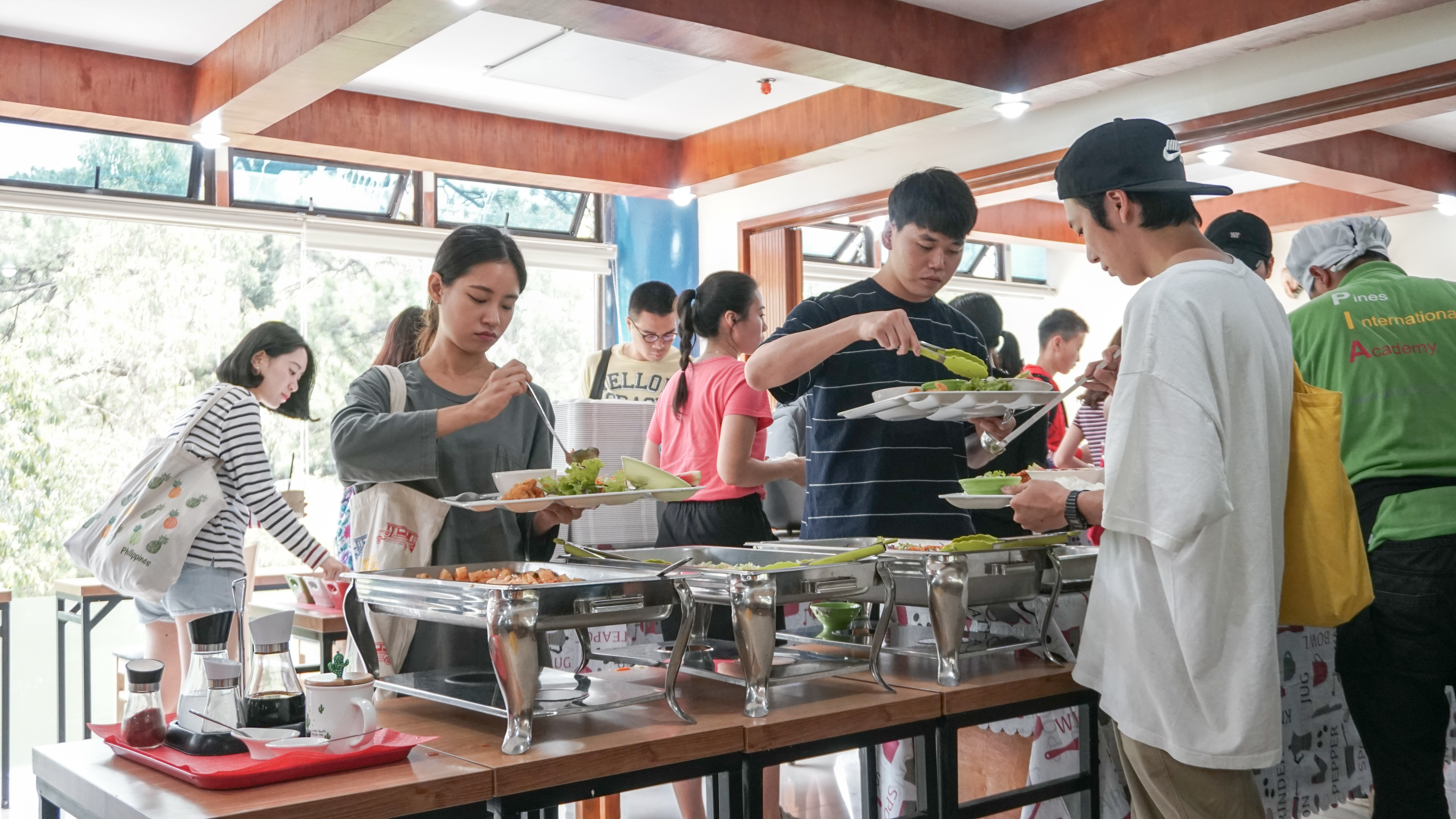 PINESメイン食事