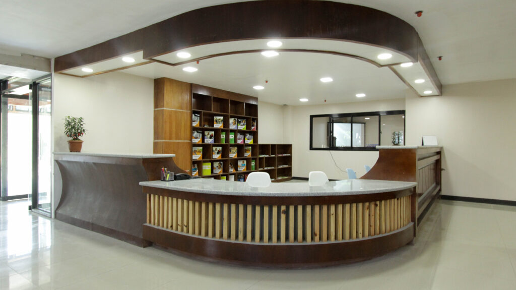 PINESメイン受付