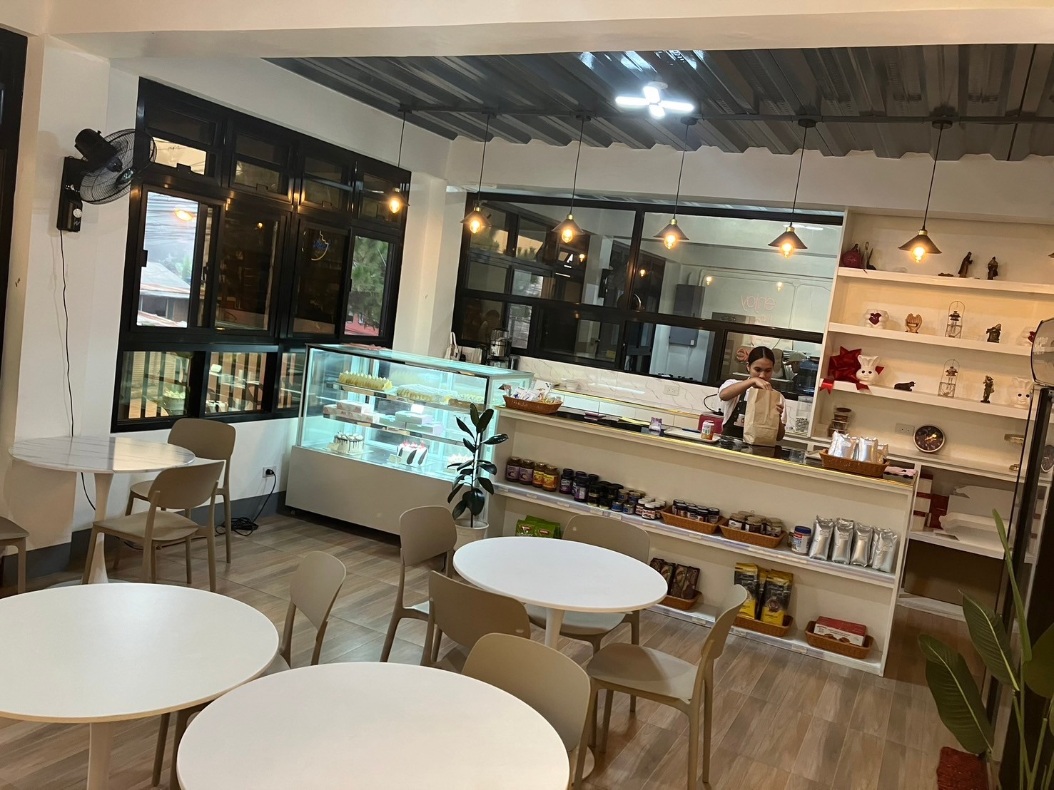 A&Jeco_近くのカフェ