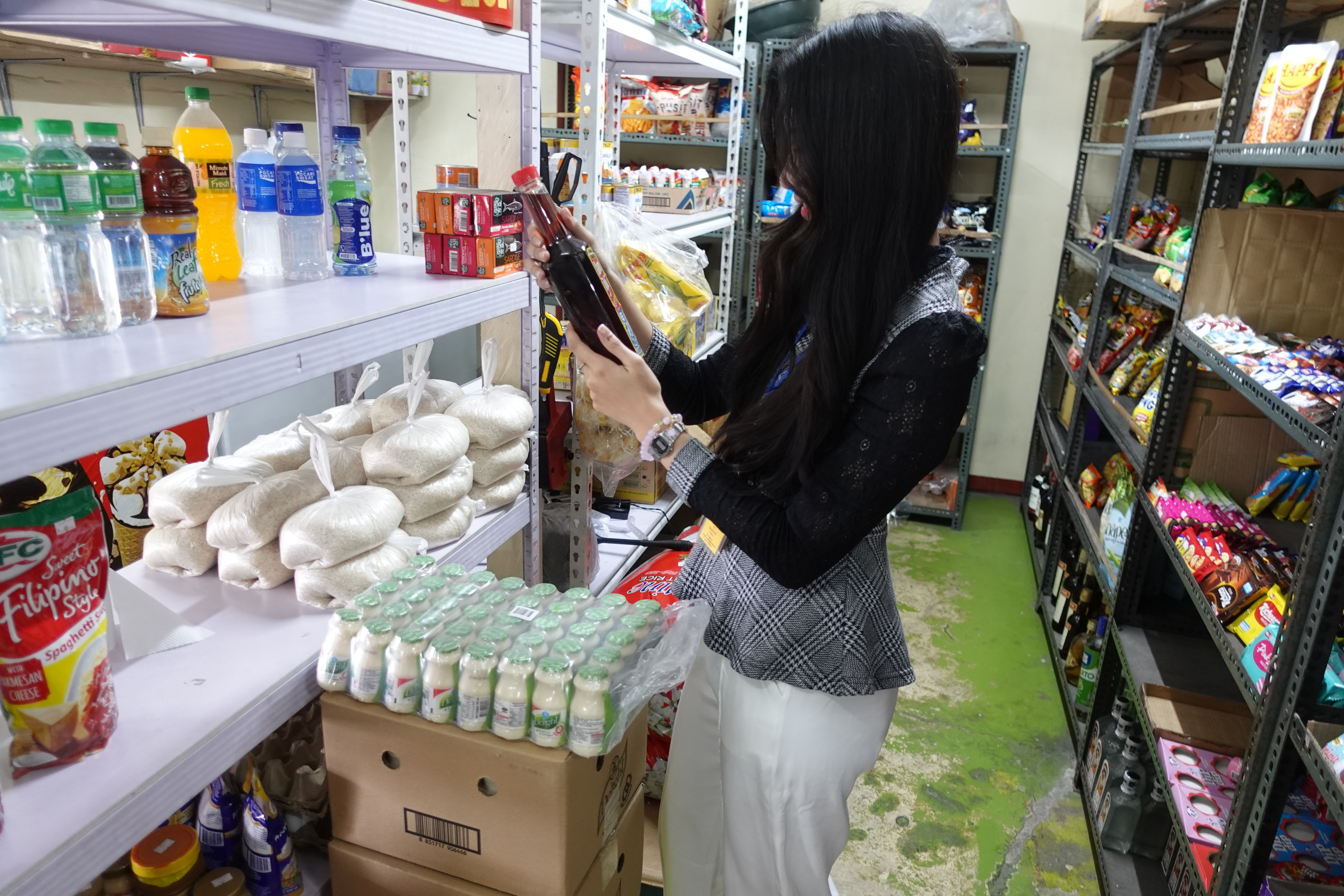 MONOL向かいの売店