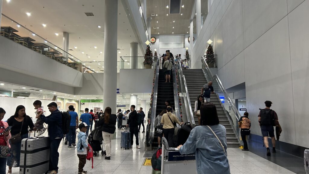マニラ空港内エスカレーター